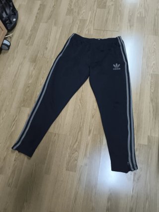 Pantalón chándal Adidas negro