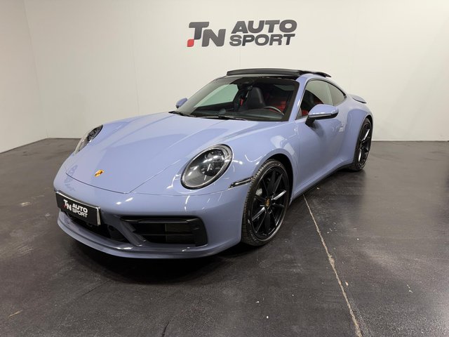 Porsche 911 992 Carrera 4