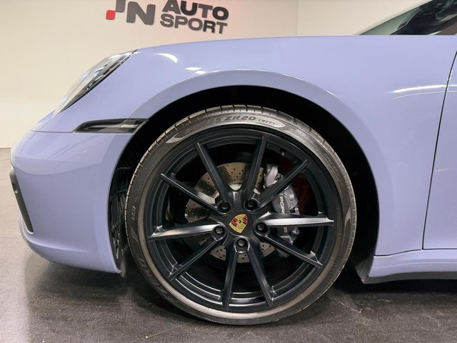 Porsche 911 992 Carrera 4