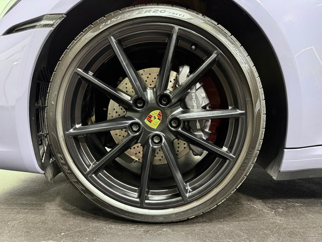Porsche 911 992 Carrera 4