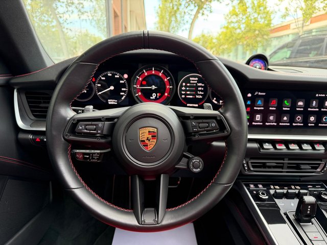 Porsche 911 992 Carrera 4