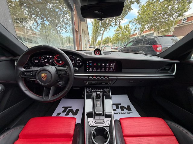 Porsche 911 992 Carrera 4