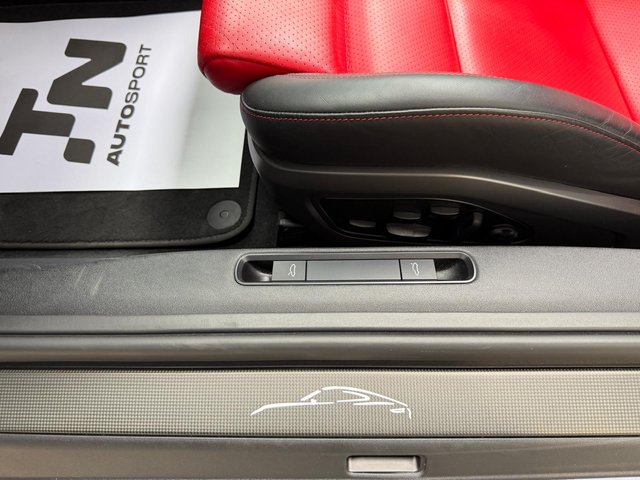 Porsche 911 992 Carrera 4