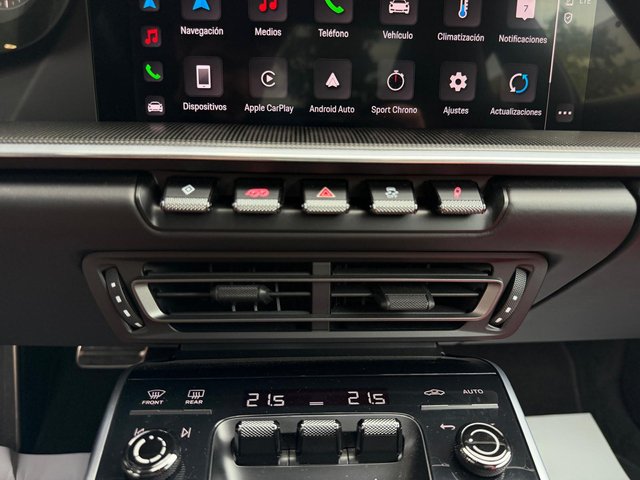 Porsche 911 992 Carrera 4