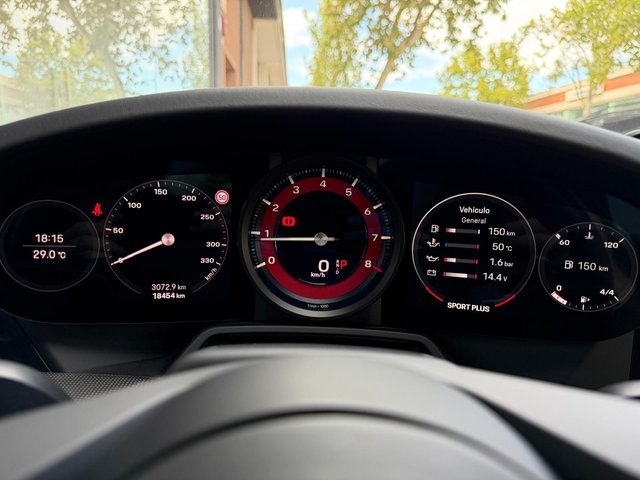 Porsche 911 992 Carrera 4