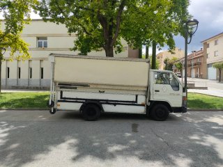 puede cambiar por furgoneta grande.))