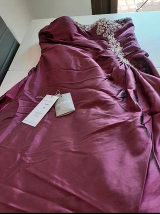 Vestido de fiesta rojo y plateado