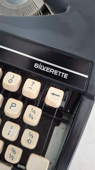 Máquina de Escribir Japonesa Años 70