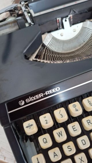 Máquina de Escribir Japonesa Años 70
