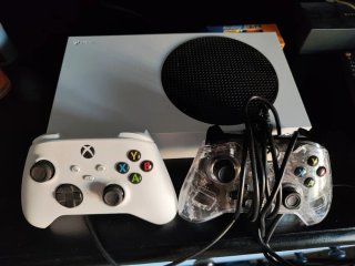 Xbox Series S + 2 Mandos