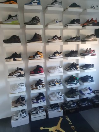 Nike Jordan Zapatillas Negras y Blancas