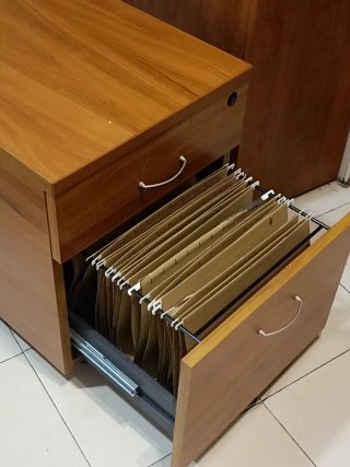 Cajonera de archivo de madera
