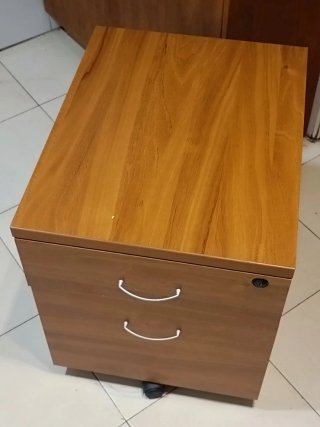 Cajonera de archivo de madera