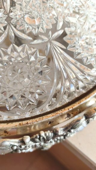 Lámpara antigua de cristal y metal