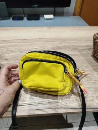 Bolso juvenil amarillo