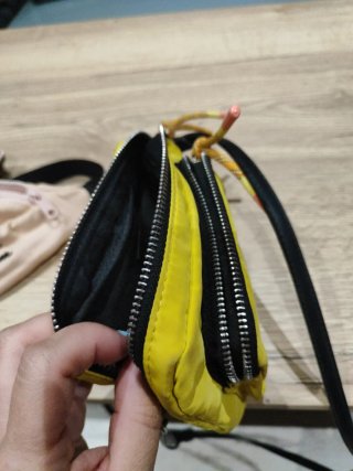Bolso juvenil amarillo