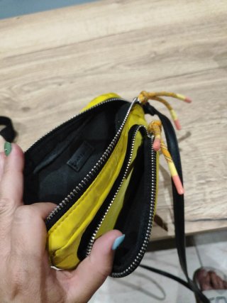 Bolso juvenil amarillo