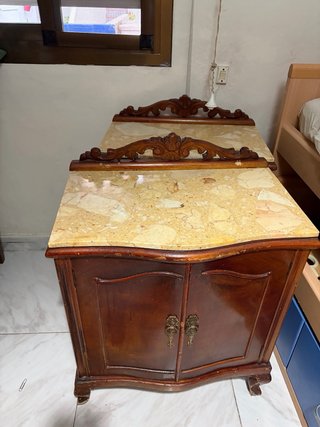 Se regala Cómoda de madera con espejo y mesitas