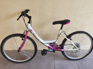Bicicleta infantil blanca y rosa