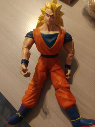 Goku SSJ3 Gigante Action Figure