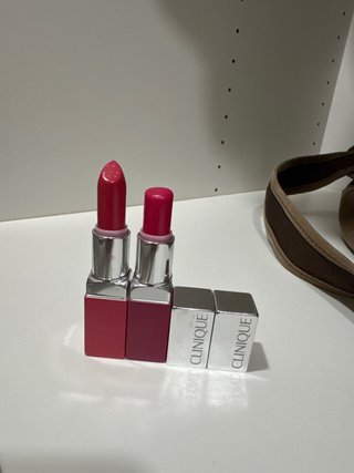 Clinique pintalabios rosa y rojo