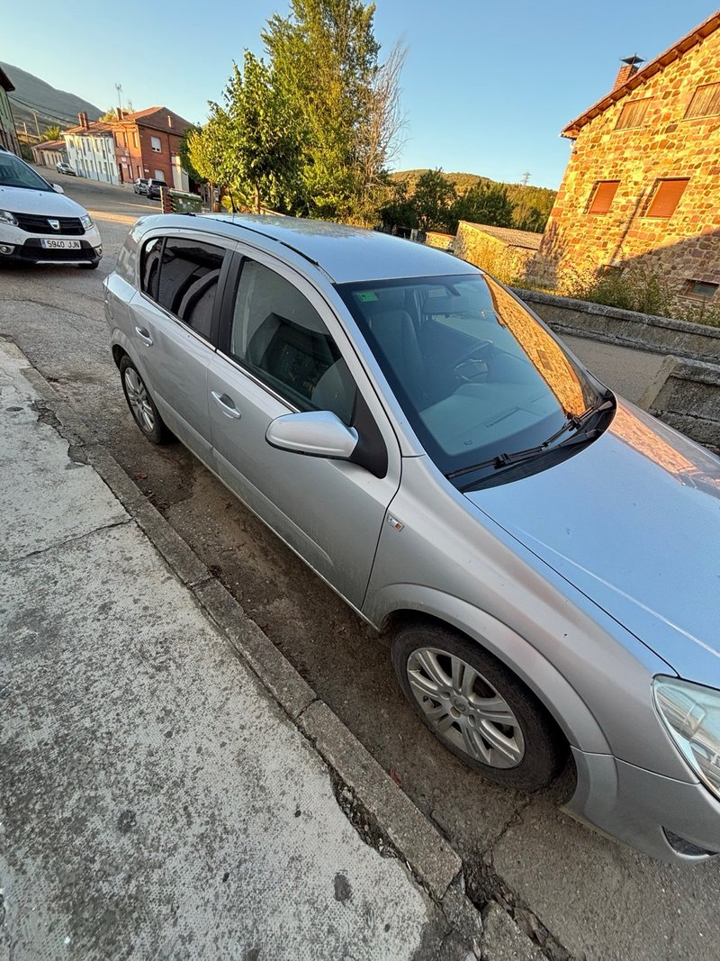 Opel Astra 2009 - foto 1
