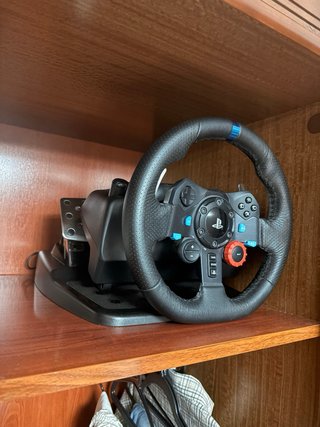 Volante y Pedales Logitech PS4/PS5