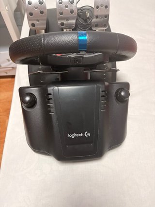 Volante y Pedales Logitech PS4/PS5