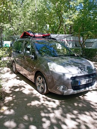 Peugeot Partner TOTALMENTE CAMPERIZADA