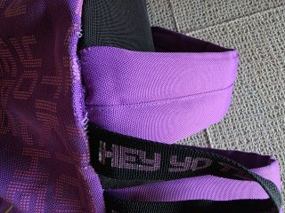 Mochila TIKTOKERS preta e lilás