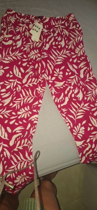 Pantalones estampados rojo y blanco