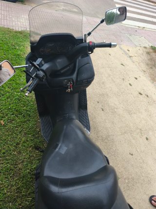 Suzuki Burgman 400 Negra