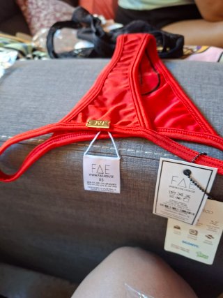 Tanga FAE Negro Talla M y rojo talla xs preciosos