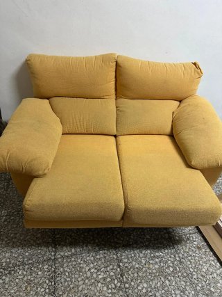 Sofá 2 plazas amarillo tela