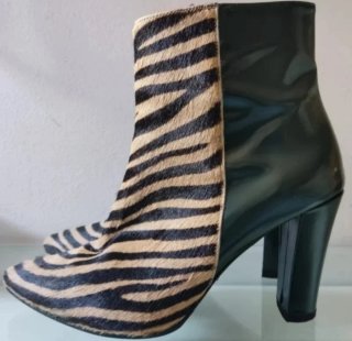 Botines tacón verde y estampado cebra