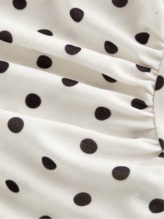 Vestido de lunares blanco y negro