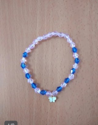Lote de 5 pulseras elásticas y un collar