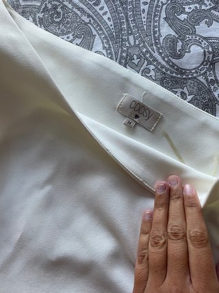 Top asimétrico blanco manga larga