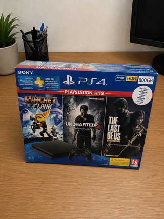 PS4 + 2 mandos + juegos + cables