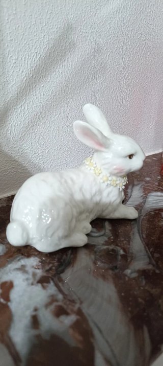 Statuetta coniglio bianco in porcellana