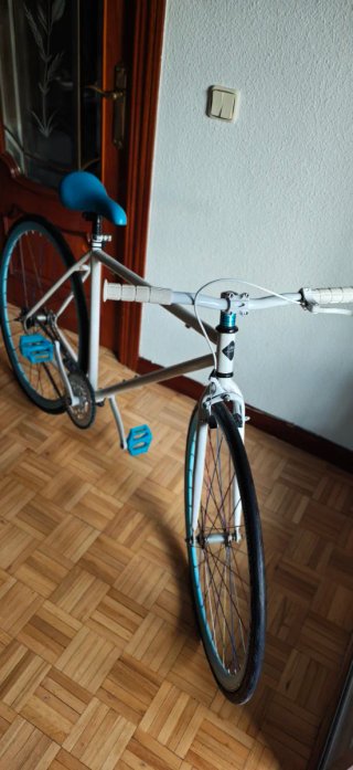 Bicicleta Fixie Blanca y Azul