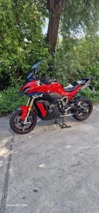 BMW S 1000 XR Roja y Negra