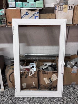 Ventana aluminio abatible 1 hoja