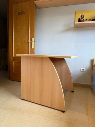 Mesa de escritorio madera clara