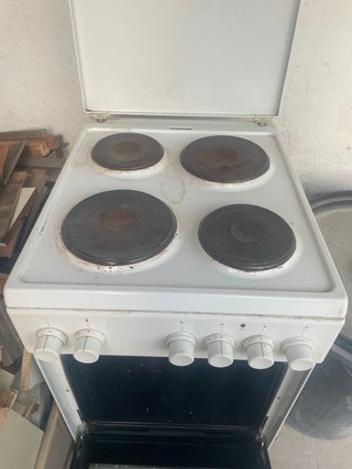 Cocina independiente 4 fuegos con horno