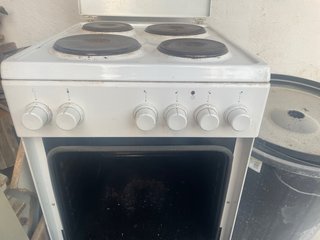 Cocina independiente 4 fuegos con horno