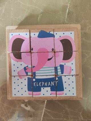 Cubos de madera con animales y nombres en inglés
