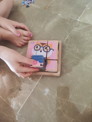 Cubos de madera con animales y nombres en inglés