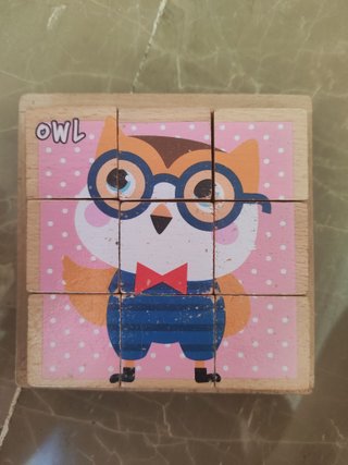 Cubos de madera con animales y nombres en inglés