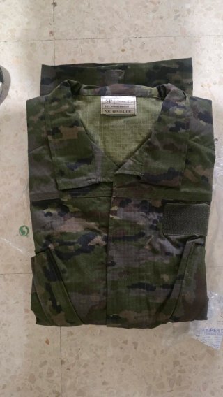 Traje militar 2 piezas nuevo 2L